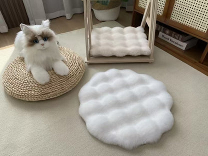 White Plush Round Cat Mat - Soft Faux Fur Sleeping Pad (40cm Diameter) - view 2