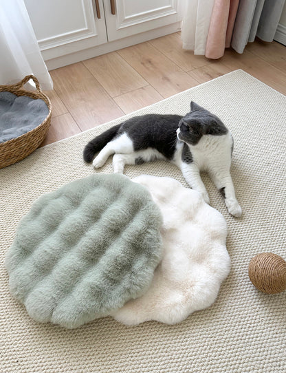 Matcha color Plush Round Cat Mat - Soft Faux Fur Sleeping Pad (40cm Diameter) - view 2
