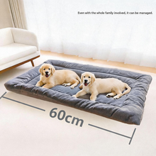 Grey Large Plush Dog Bed - Extra Thick Winter Warmth, Machine Washable & Non-Slip Pet Mat for Large Dogs (60cm)