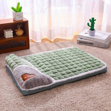 Green L size Luxury Plush Pet Sleeping Mat, Thickened Warm Pet Bed Cushion for Dogs and Cats, Soft Fabric Pet Sofa Pad with Non-Slip Waterproof Base
